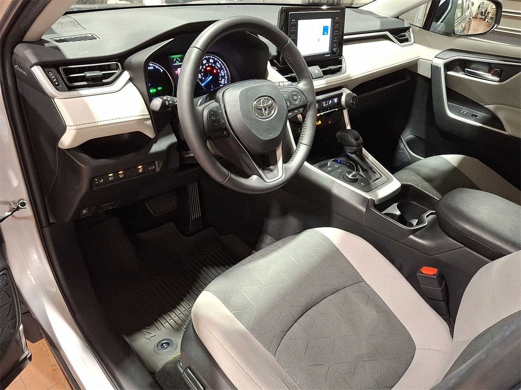 Thumbnail: 2021 Toyota RAV4 - 20