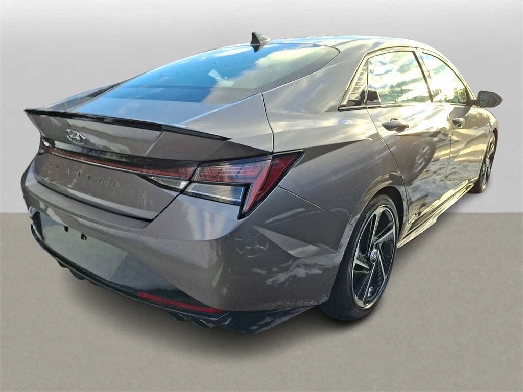 Thumbnail: 2022 Hyundai Elantra - 4