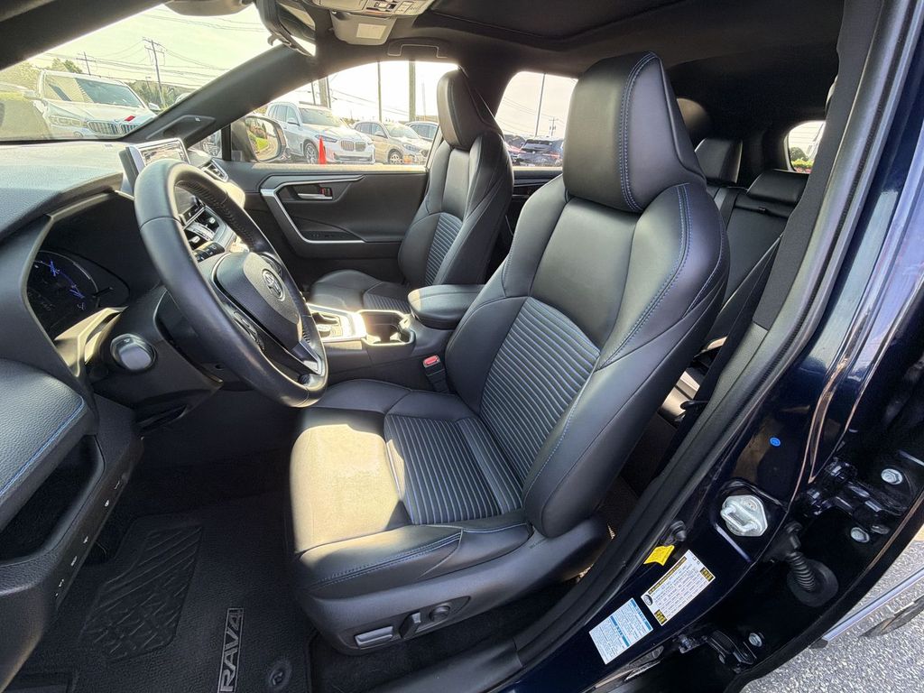 Thumbnail: 2020 Toyota RAV4 - 19