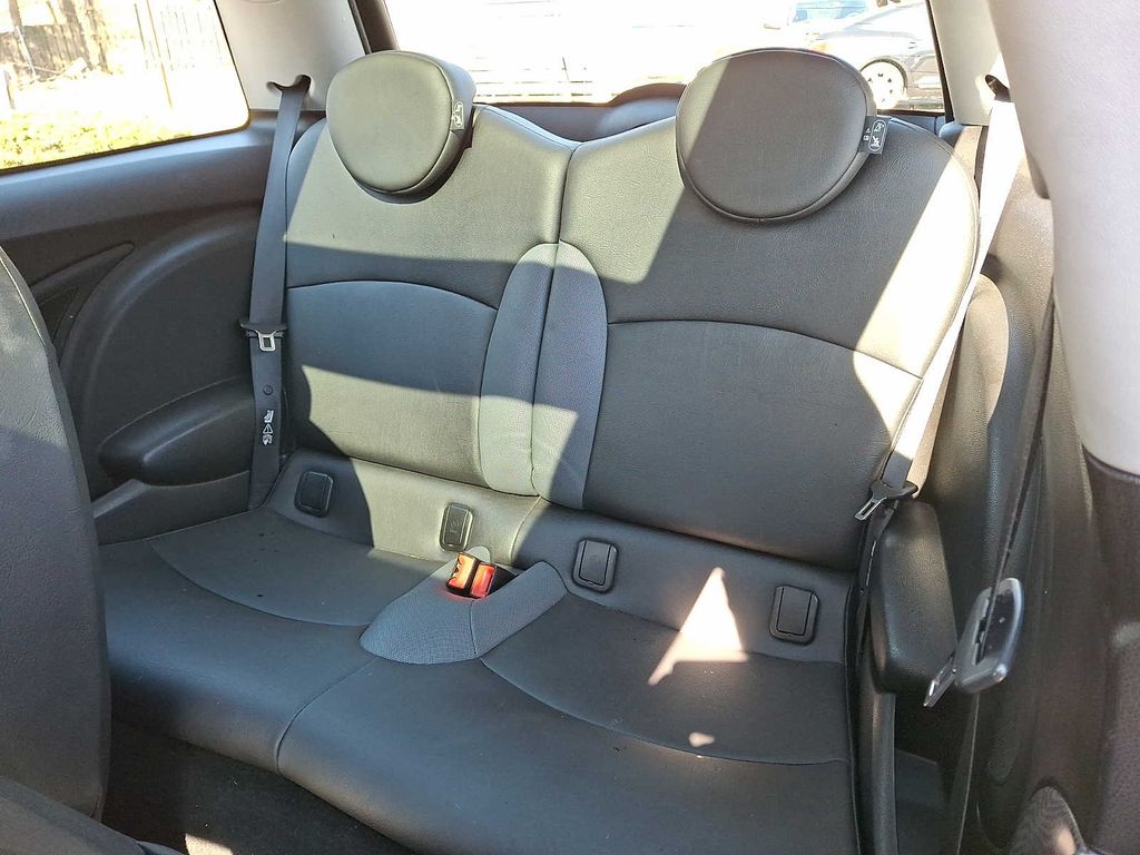 Thumbnail: 2010 MINI Cooper - 10