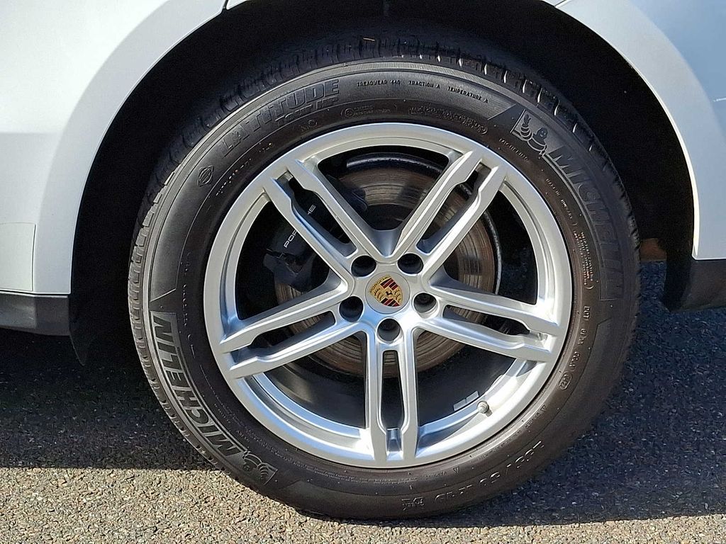 Thumbnail: 2022 Porsche Macan - 7