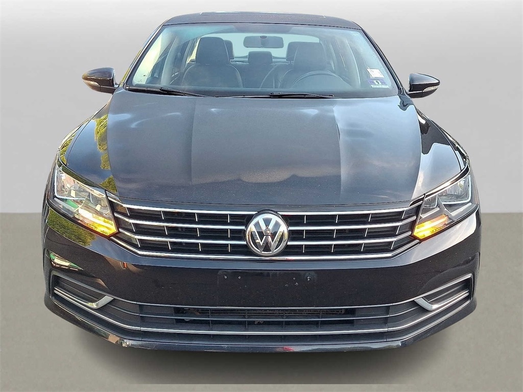 Thumbnail: 2017 Volkswagen Passat - 2
