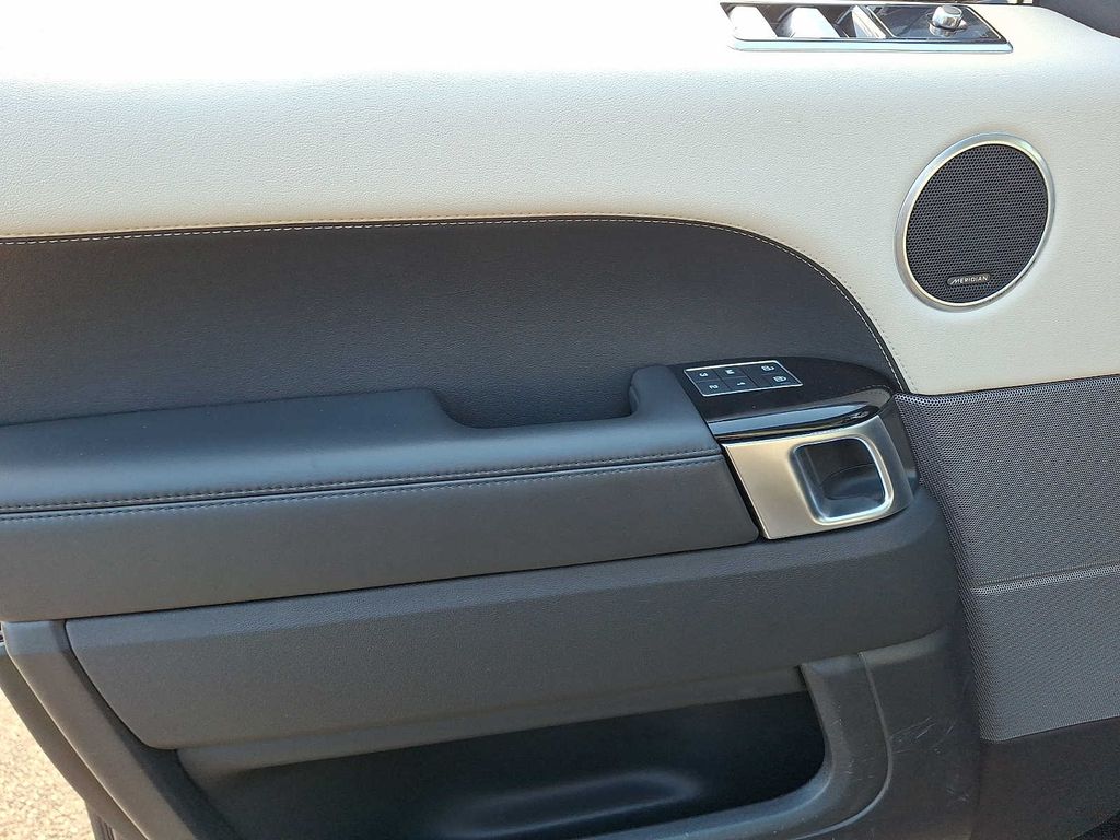 Thumbnail: 2021 Land Rover Range Rover Sport - 9