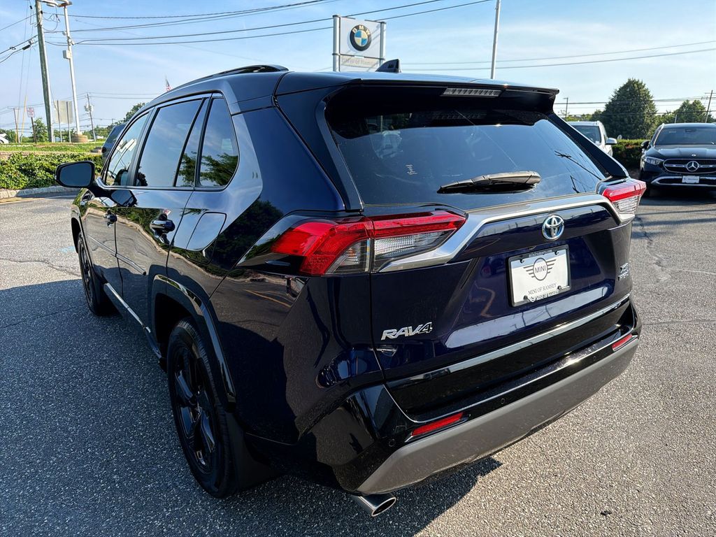 Thumbnail: 2020 Toyota RAV4 - 12