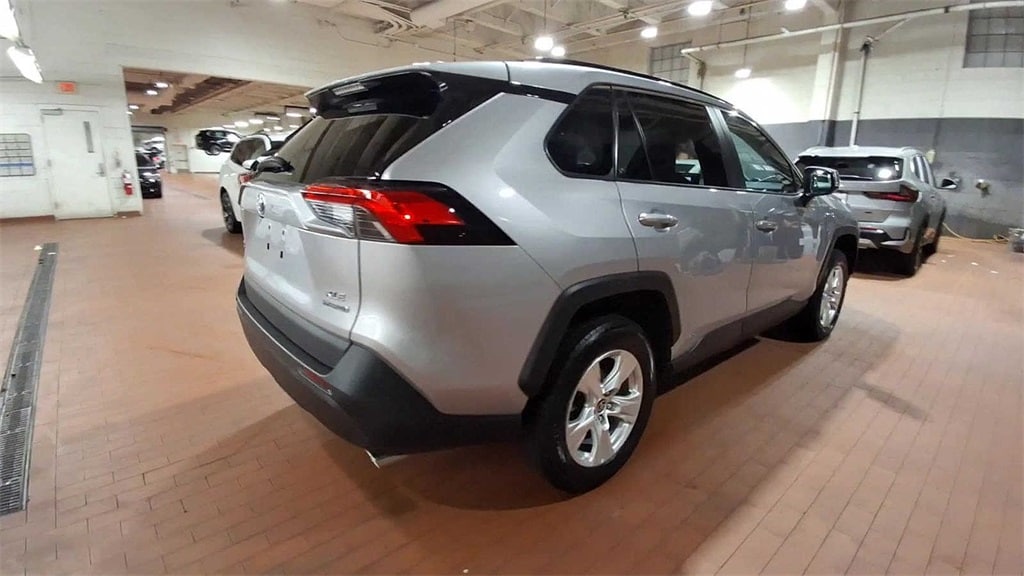Thumbnail: 2021 Toyota RAV4 - 8