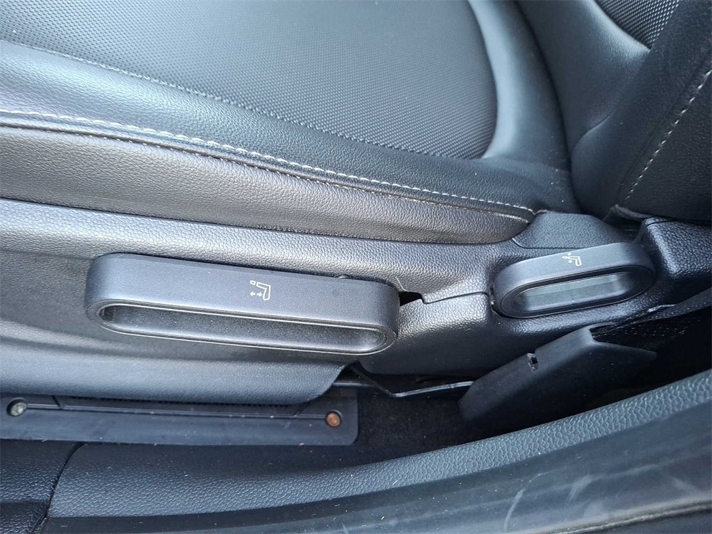 Thumbnail: 2015 MINI Cooper Hardtop - 13