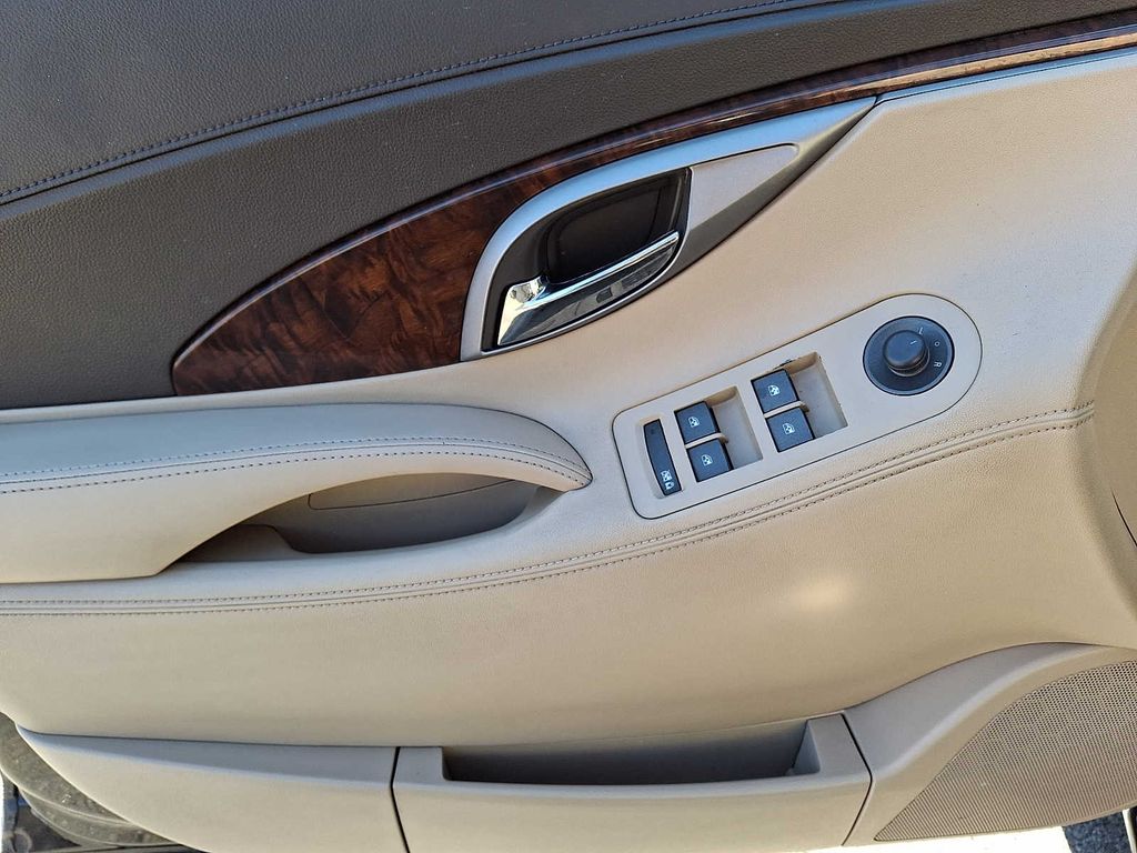 Thumbnail: 2010 Buick LaCrosse - 9