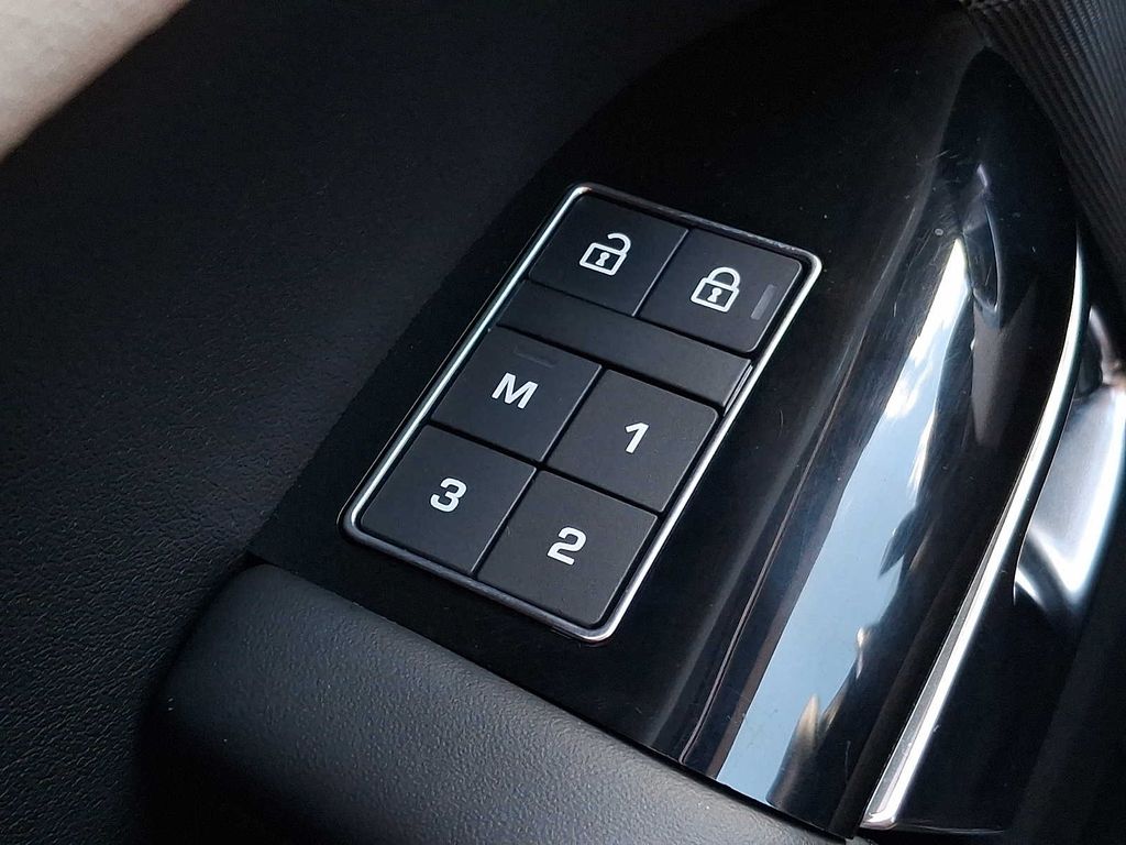 Thumbnail: 2021 Land Rover Range Rover Sport - 22