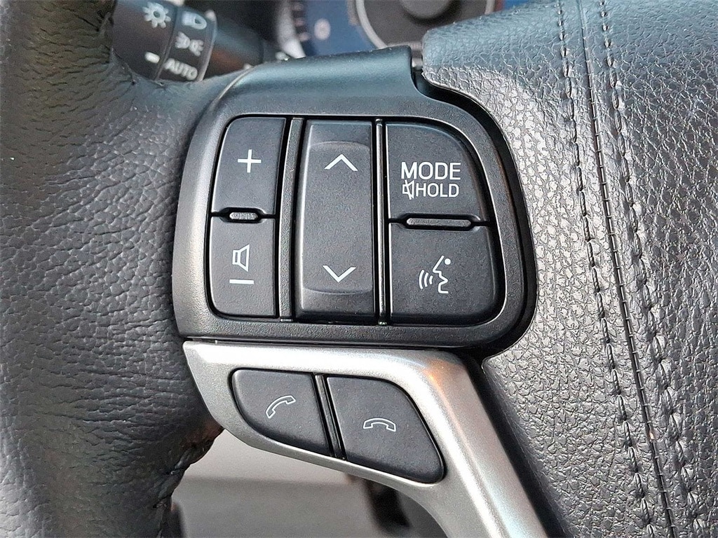 Thumbnail: 2020 Toyota Sienna - 16