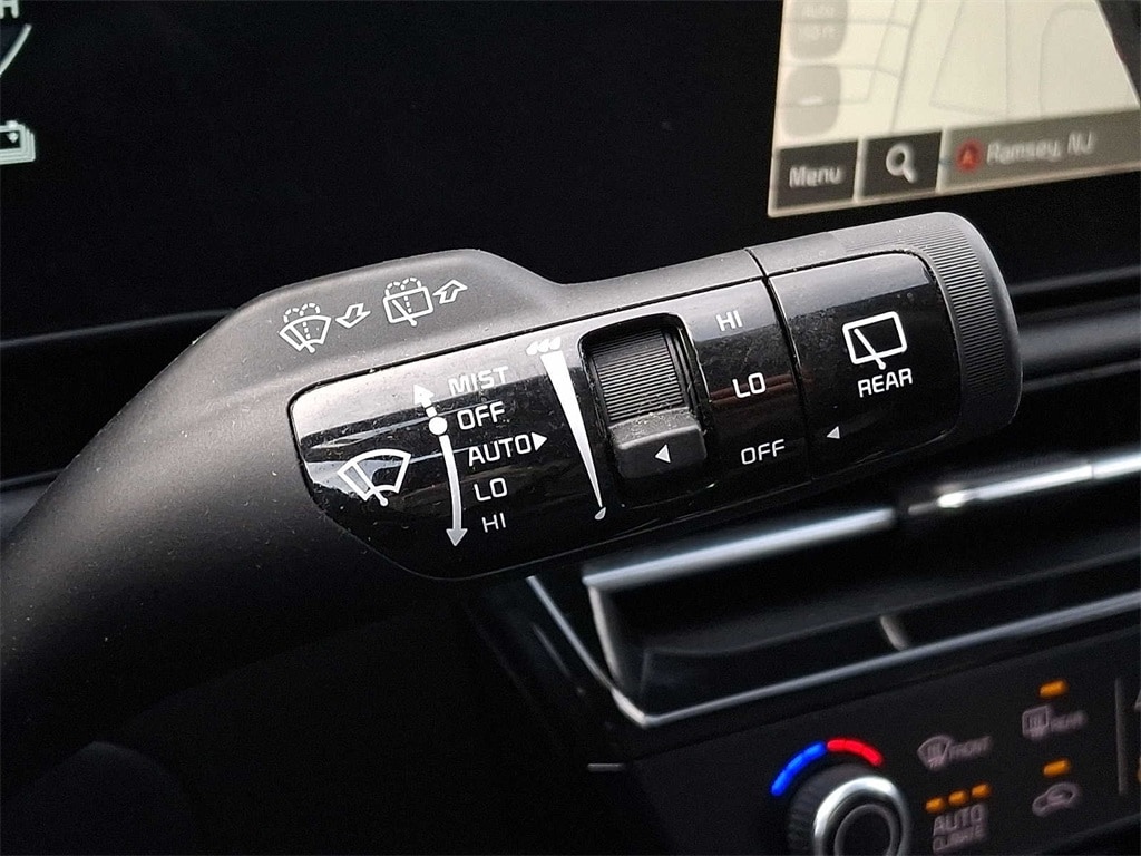 Thumbnail: 2023 Kia Niro - 23