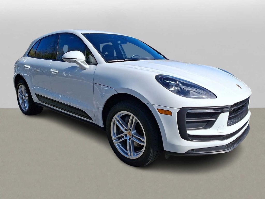 Thumbnail: 2022 Porsche Macan - 3