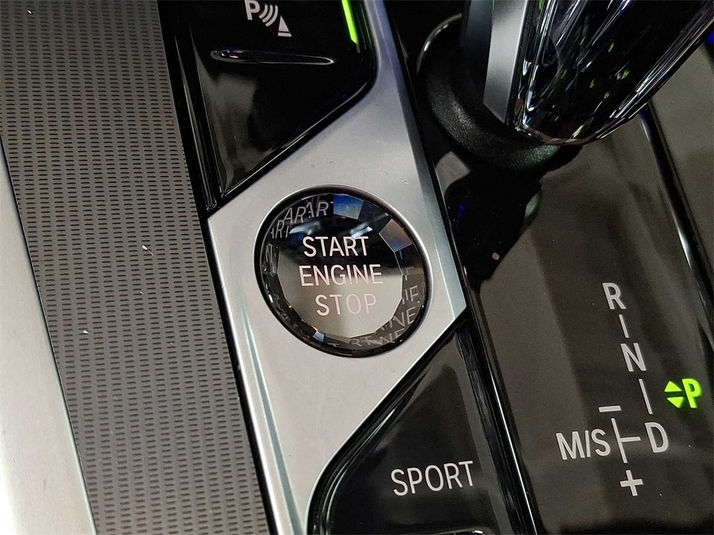 Thumbnail: 2022 BMW X6 - 22