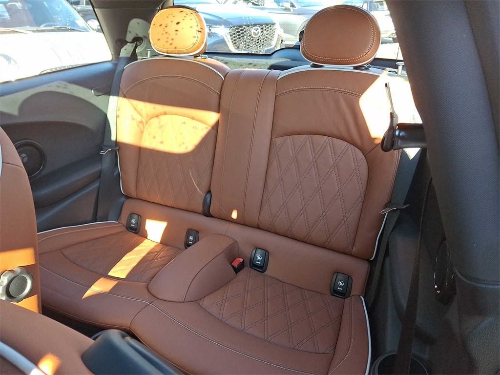 Thumbnail: 2023 MINI Cooper Hardtop - 9