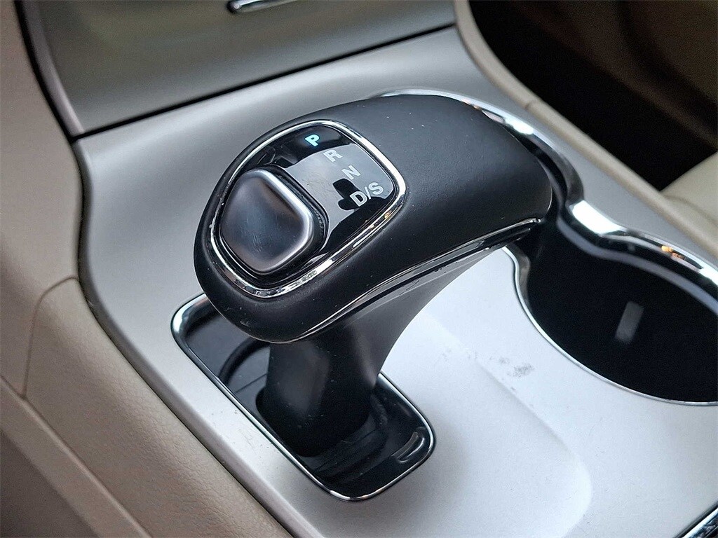 Thumbnail: 2015 Jeep Grand Cherokee - 13