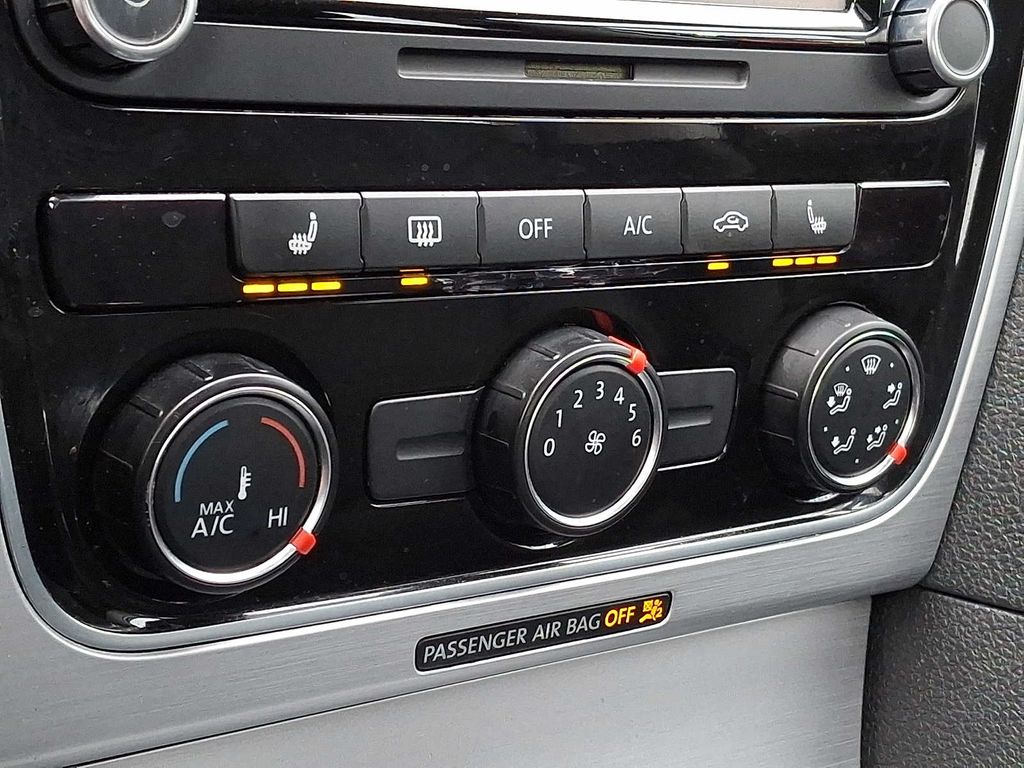 Thumbnail: 2013 Volkswagen Passat - 14