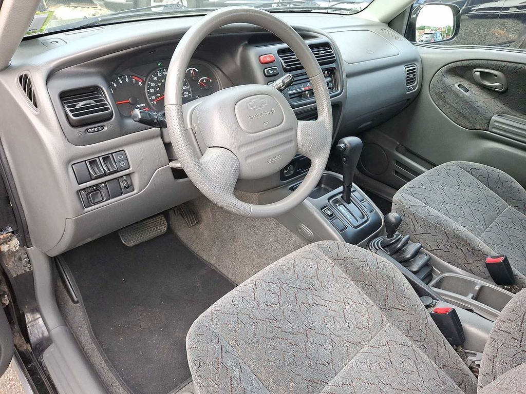 Thumbnail: 2002 Chevrolet Tracker - 11