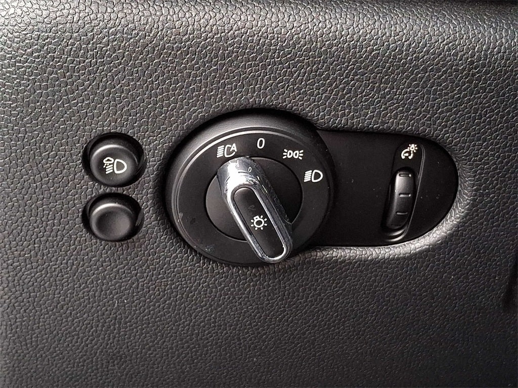 Thumbnail: 2023 MINI Cooper Hardtop - 22