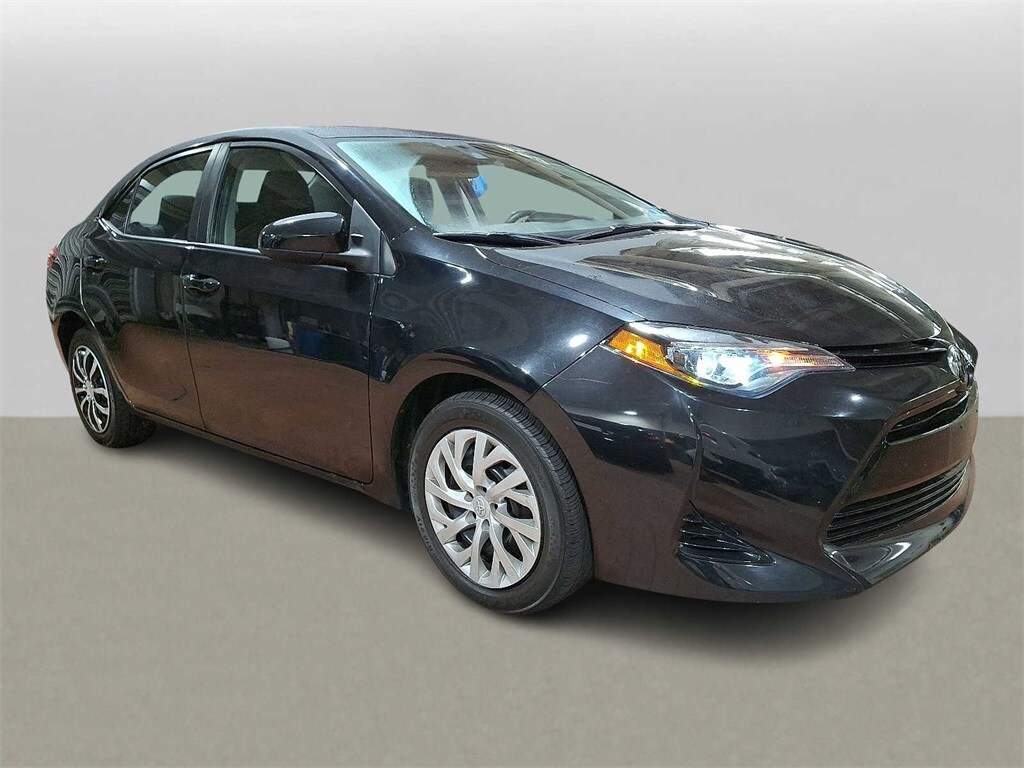 2018 Toyota Corolla LE photo 3