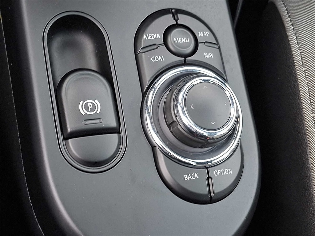 Thumbnail: 2023 MINI Cooper Hardtop - 21