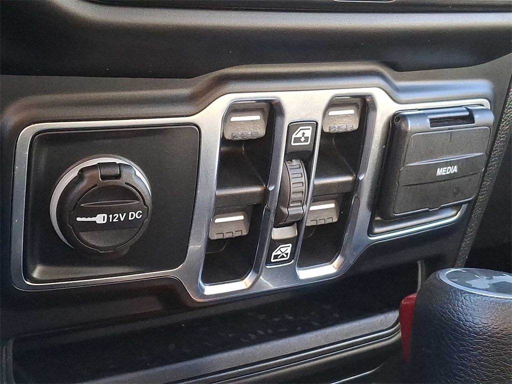 Thumbnail: 2021 Jeep Wrangler - 24