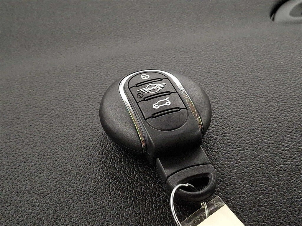 Thumbnail: 2023 MINI Cooper Hardtop - 21