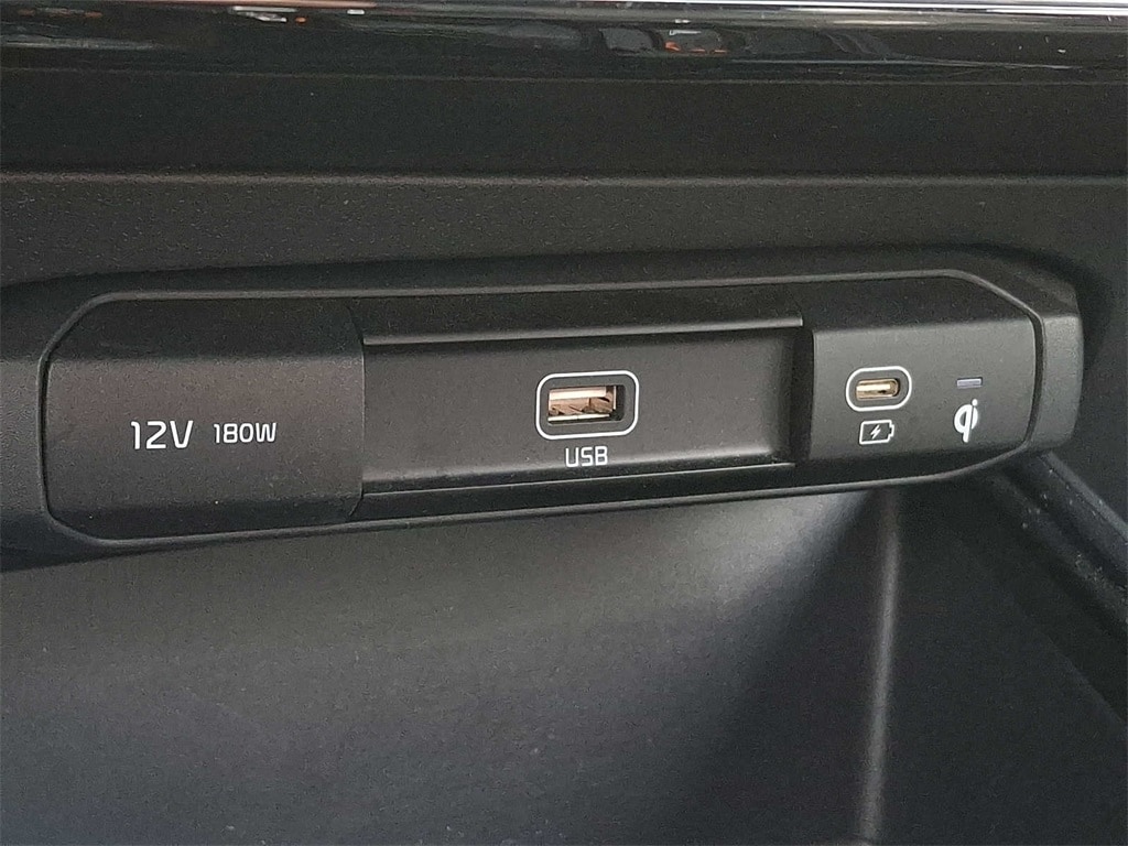 Thumbnail: 2023 Kia Niro - 21