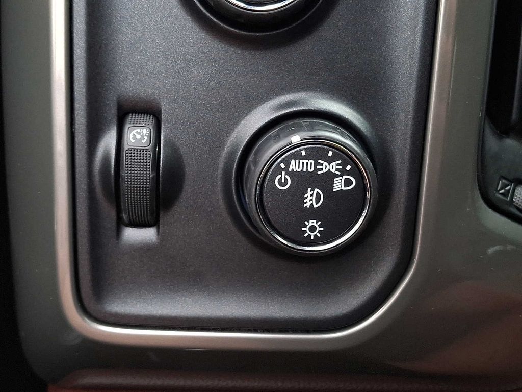 Thumbnail: 2015 Chevrolet Silverado 1500 - 22