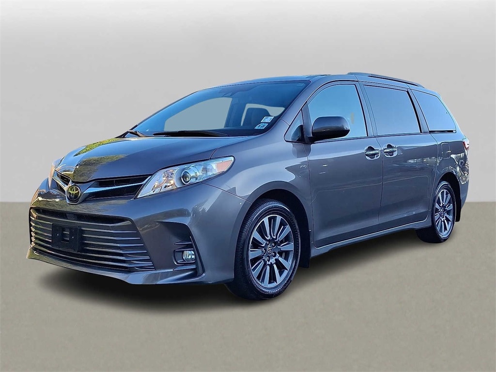 Thumbnail: 2020 Toyota Sienna - 1
