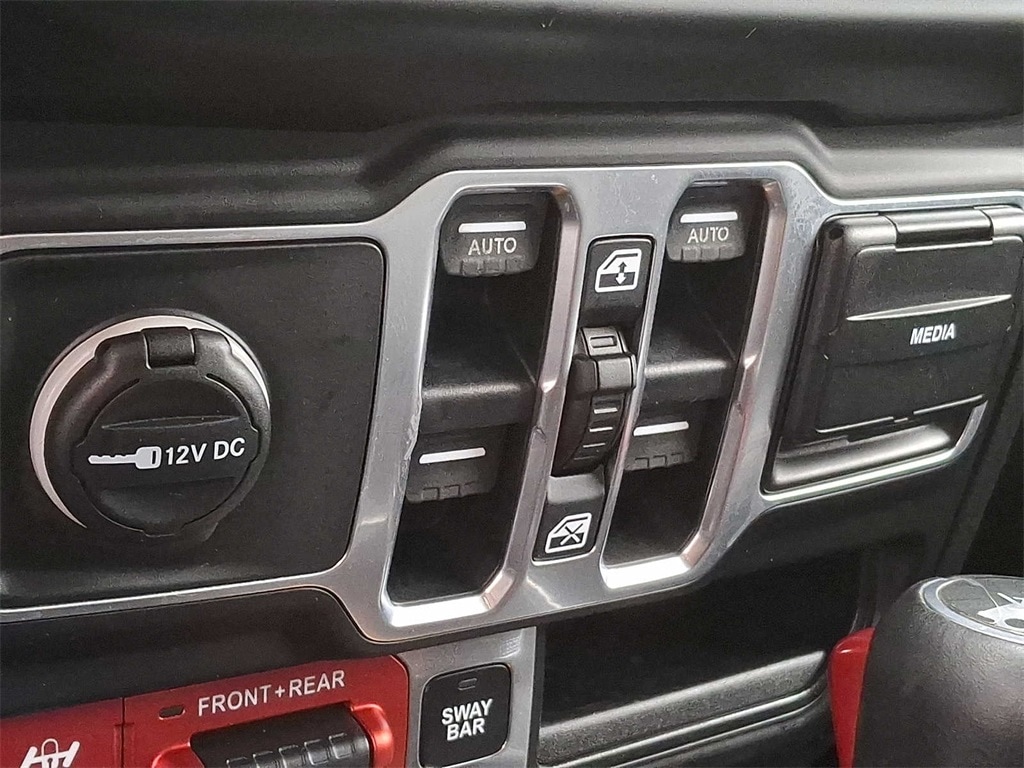 Thumbnail: 2018 Jeep Wrangler - 22