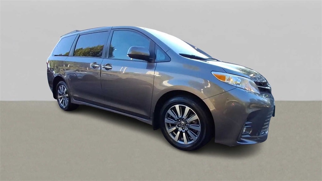Thumbnail: 2020 Toyota Sienna - 2