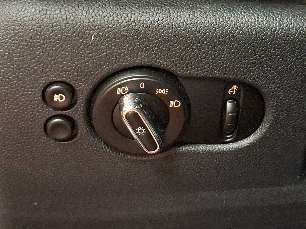 2016 MINI Cooper Base 21