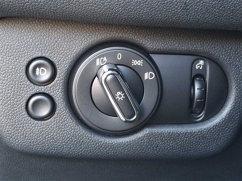 Thumbnail: 2017 MINI Cooper Clubman - 25