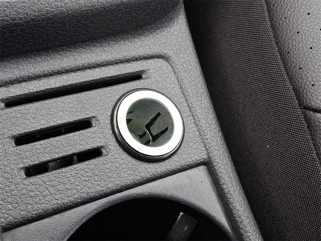 Thumbnail: 2017 Volkswagen Golf - 23