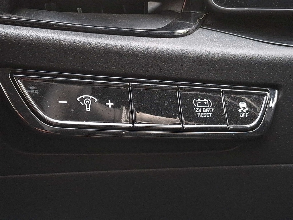 Thumbnail: 2023 Kia Niro - 24