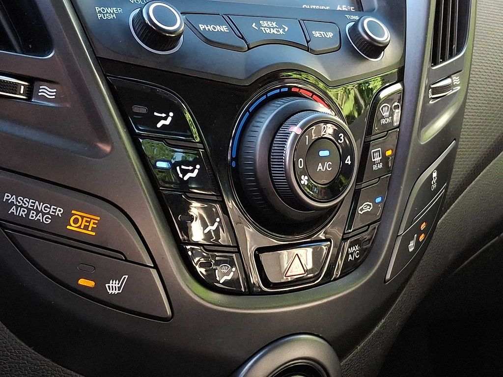 Thumbnail: 2013 Hyundai Veloster - 12