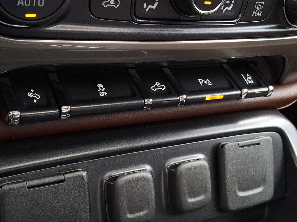 Thumbnail: 2015 Chevrolet Silverado 1500 - 20