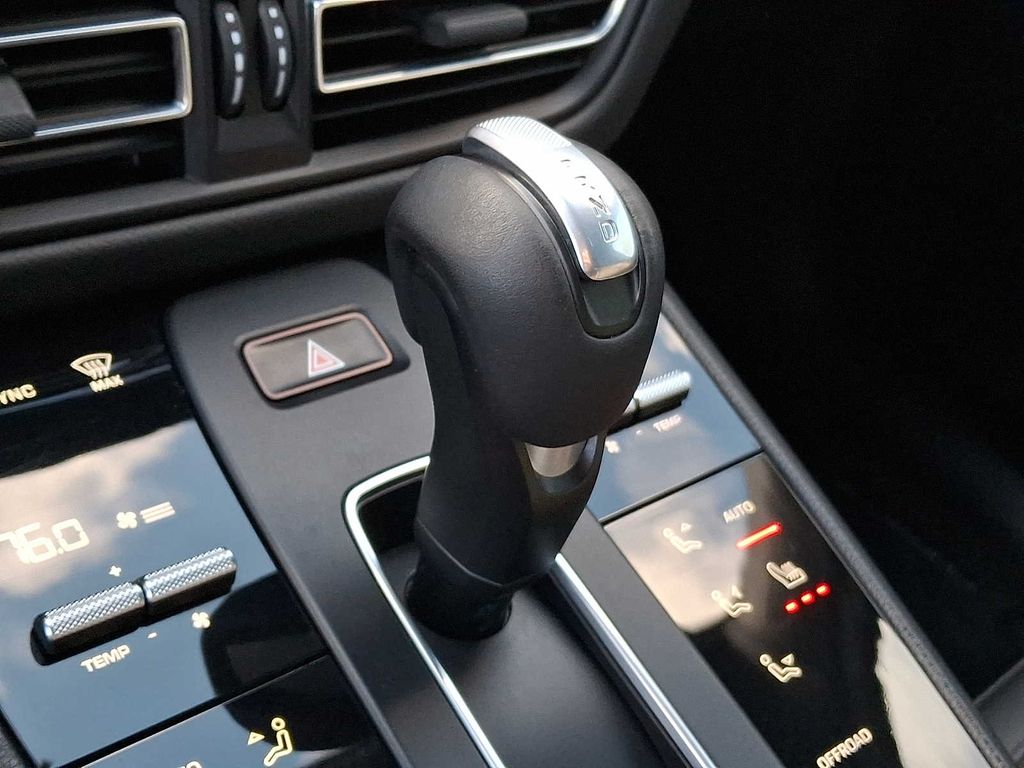 Thumbnail: 2022 Porsche Macan - 13