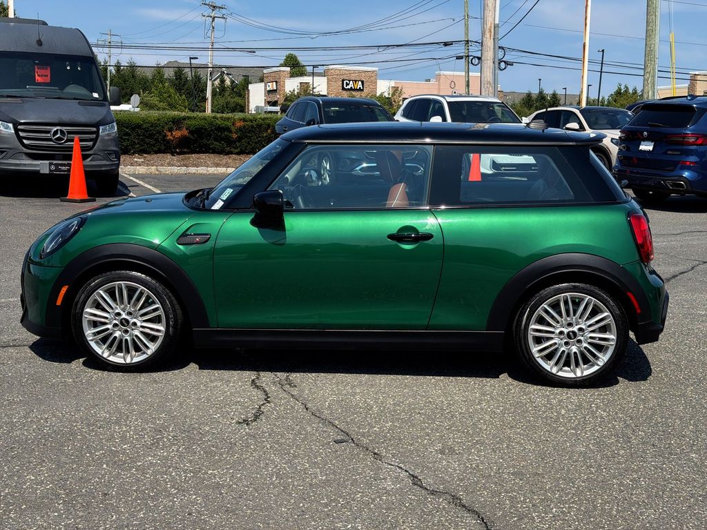 Thumbnail: 2022 MINI Cooper Hardtop - 11