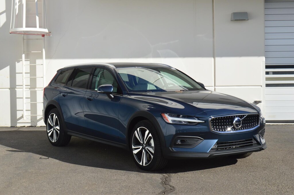Used 2025 Volvo V60 Cross Country Plus Wagon