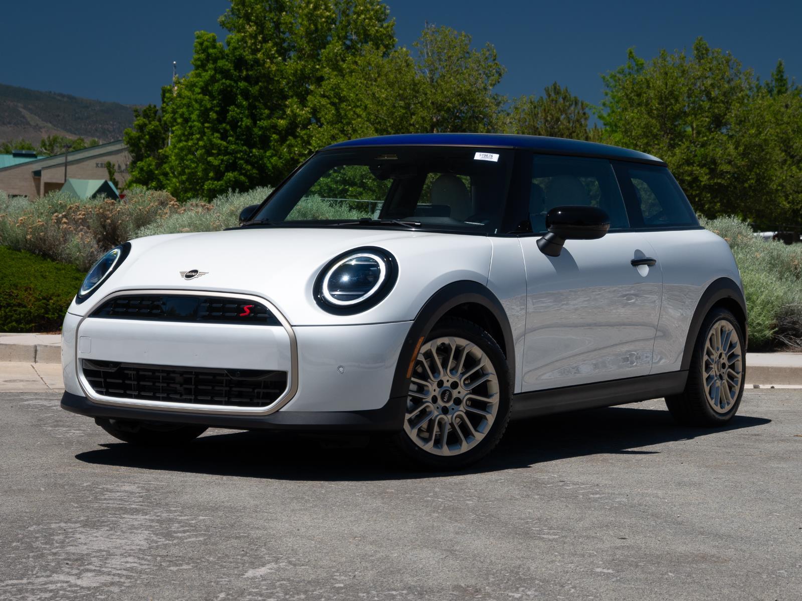 2026 MINI Hardtop Cooper S Signature's photo