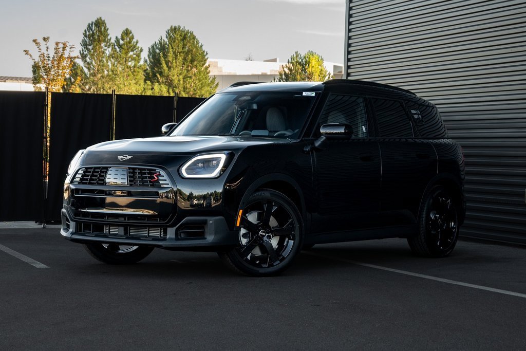 2025 MINI Countryman Signature Plus