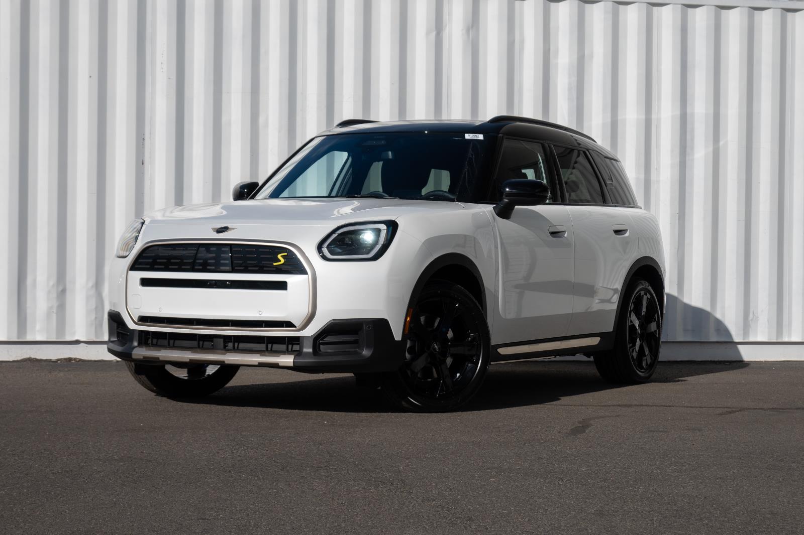 2025 MINI Countryman SE's photo