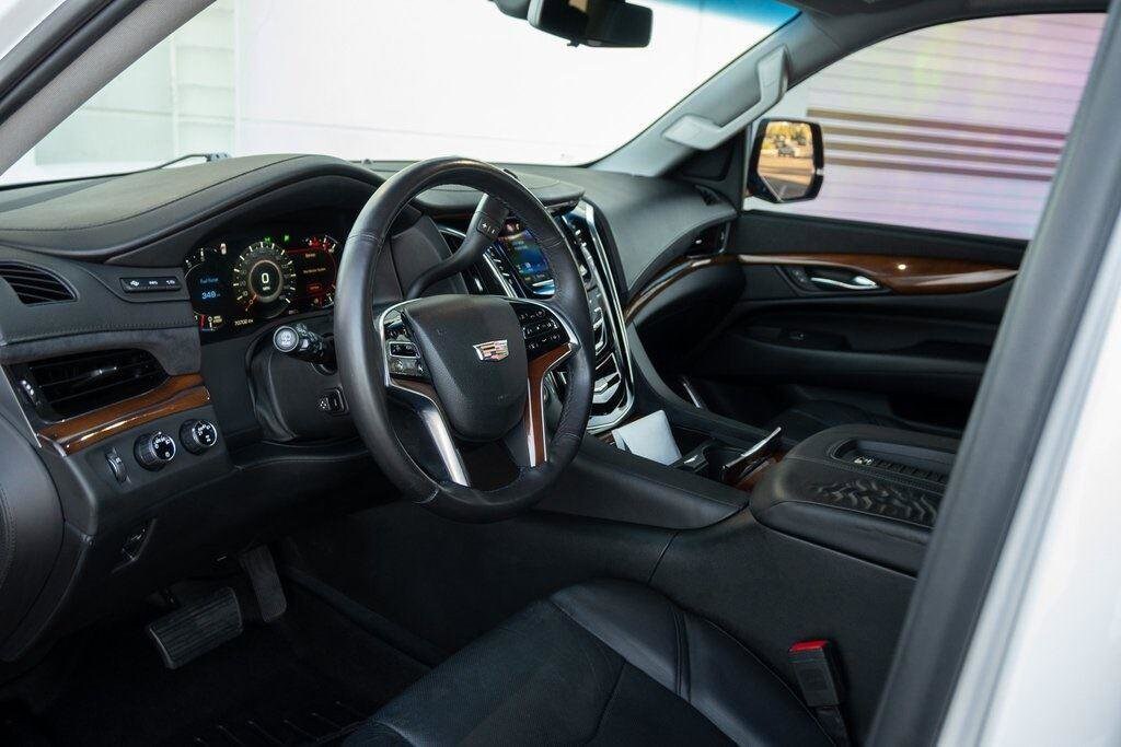 2018 Cadillac Escalade Premium Luxury photo 4