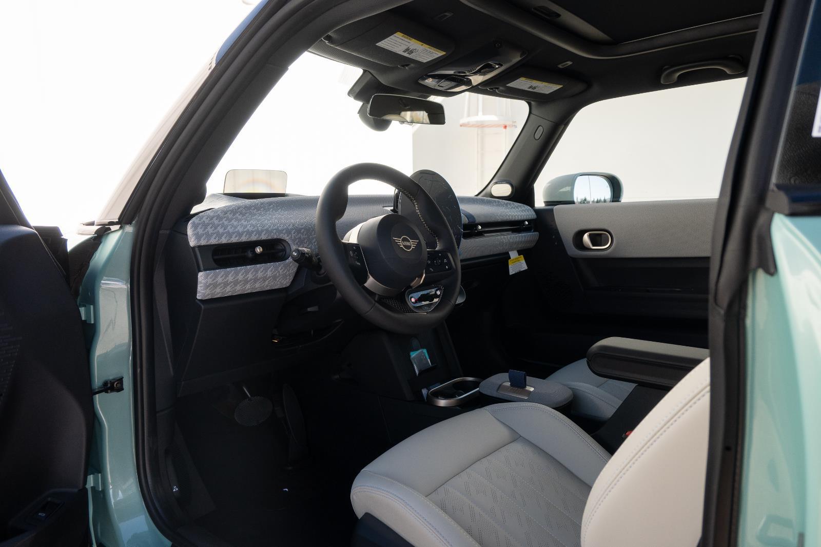 2026 Mini Cooper 2 Door Hardtop Signature photo 4