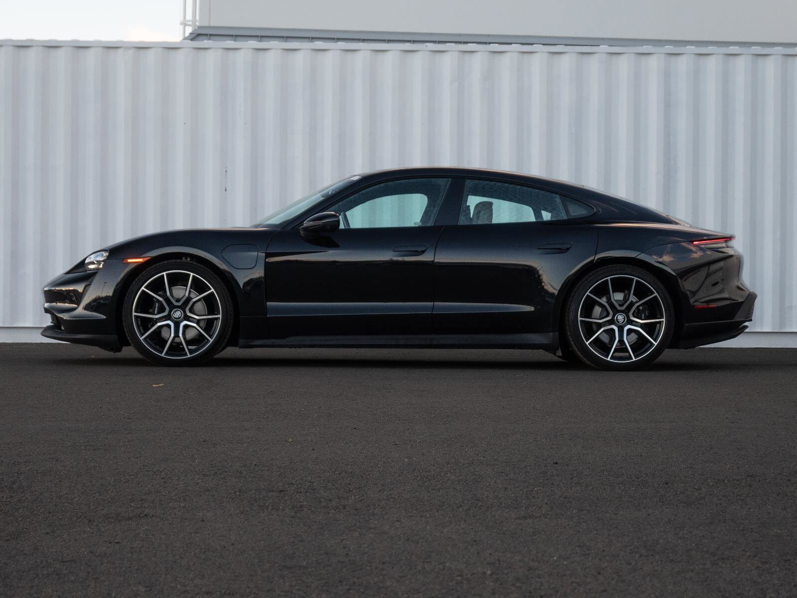 2024 Porsche Taycan 4S photo 2