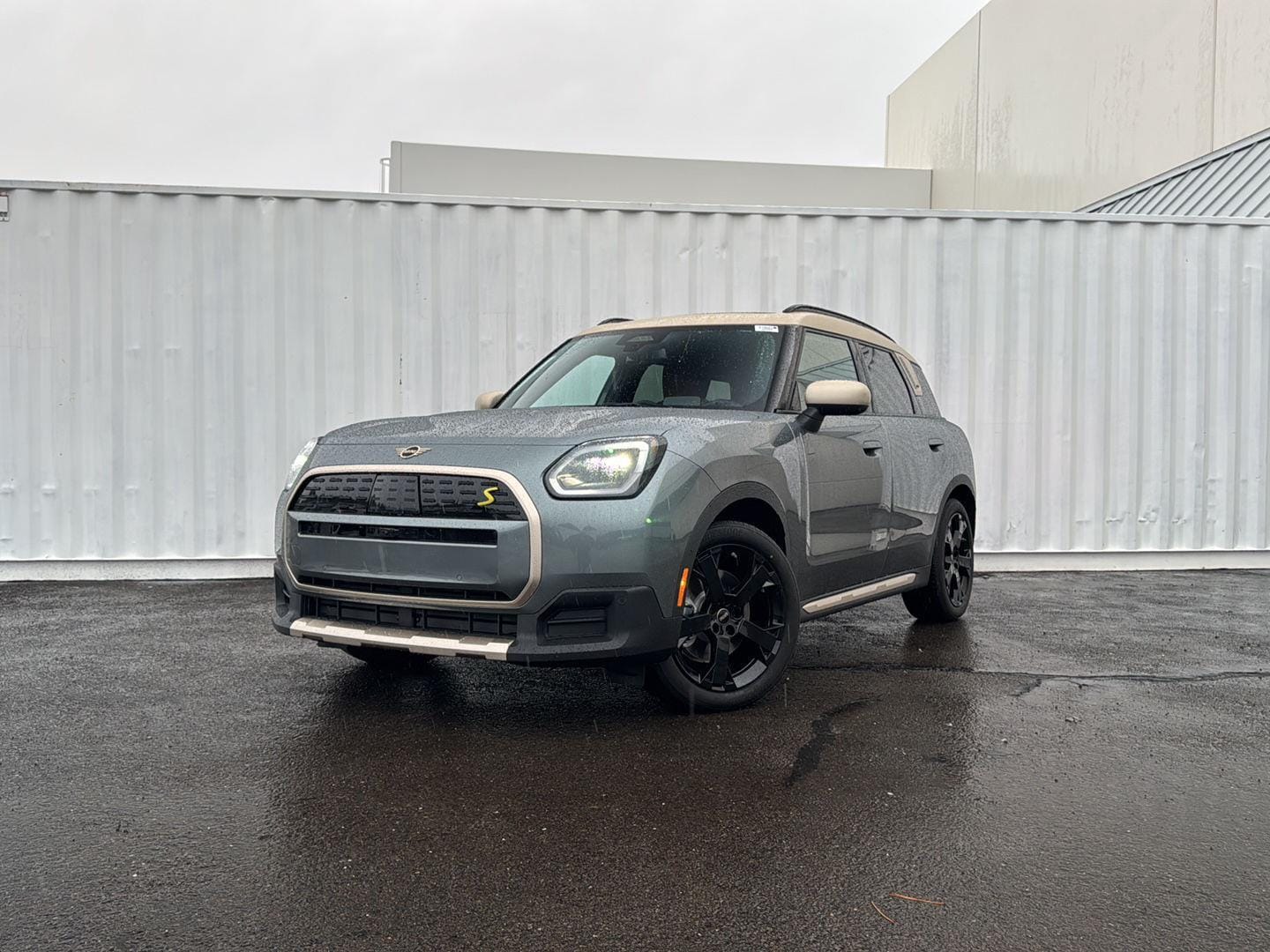 2025 MINI Countryman SE's photo