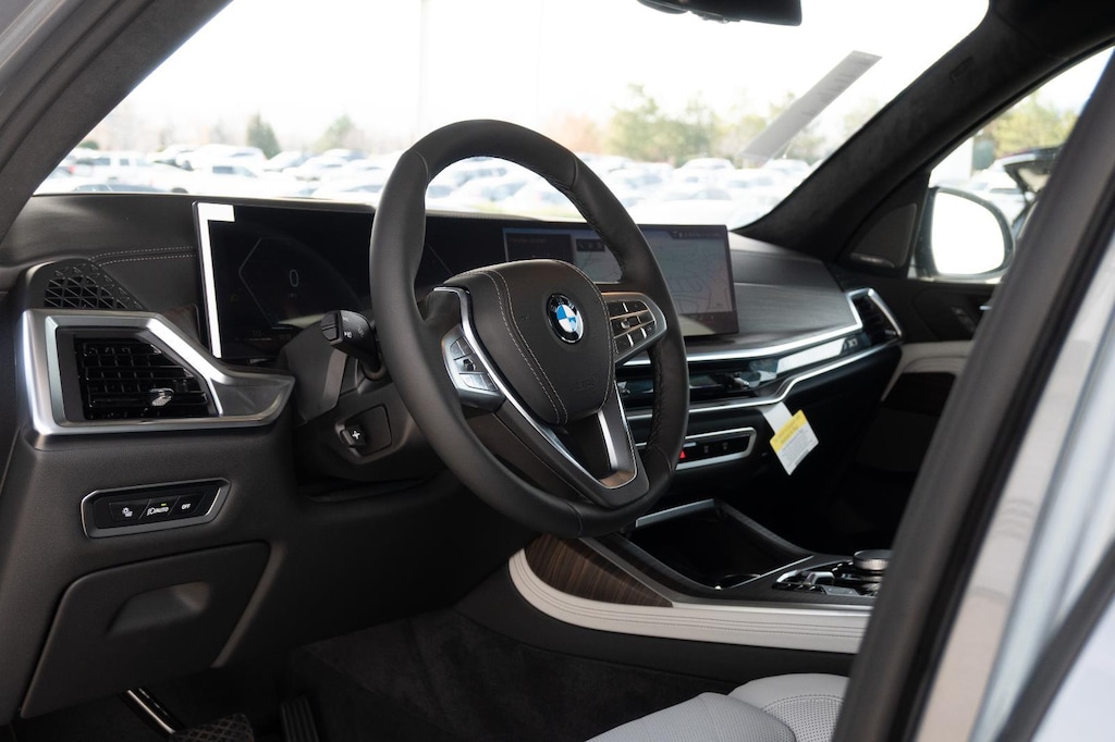 New 2026 BMW X7 xDrive40i Sports Activity Vehicle