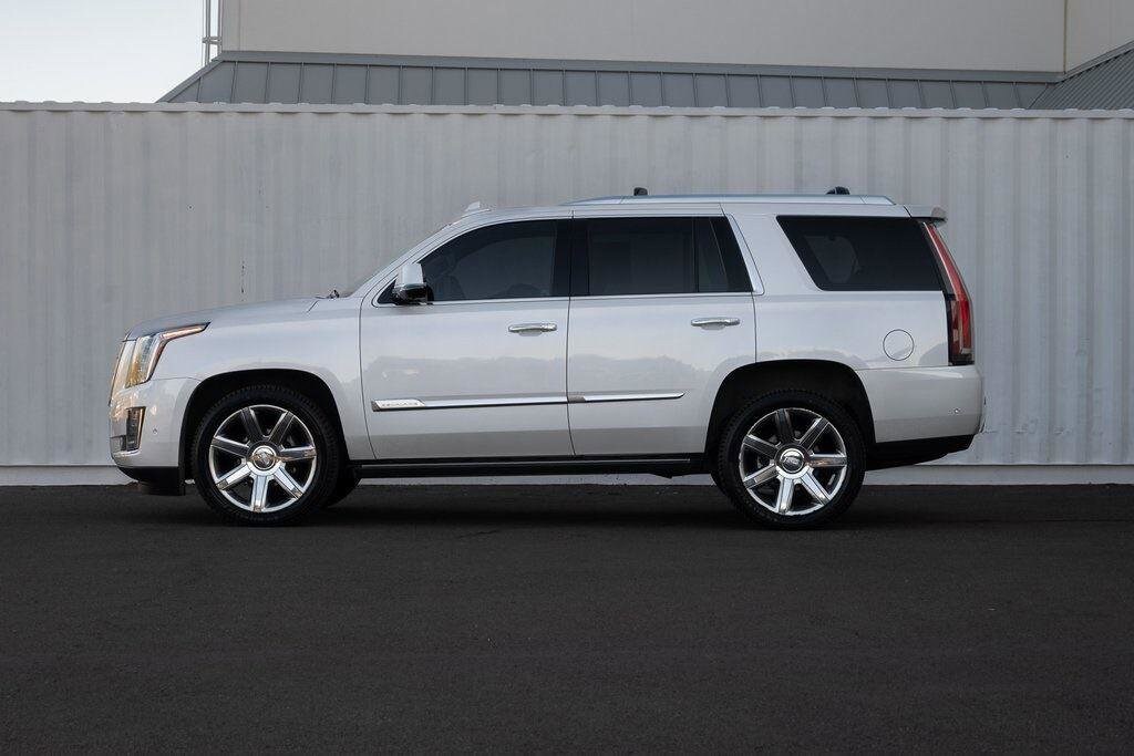2018 Cadillac Escalade Premium Luxury photo 2