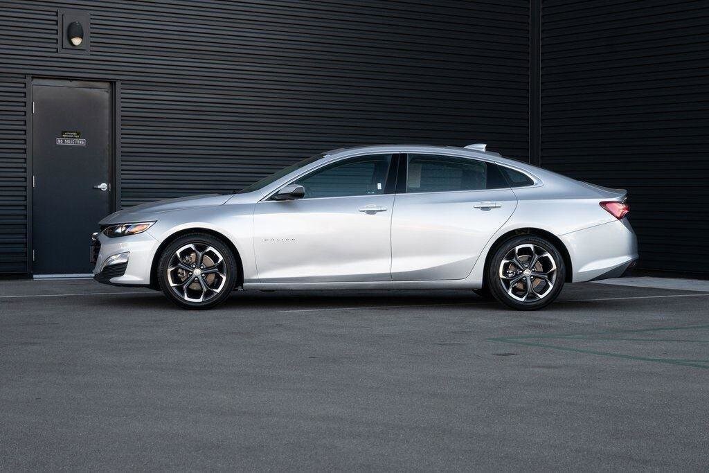 2022 Chevrolet Malibu 1LT photo 2