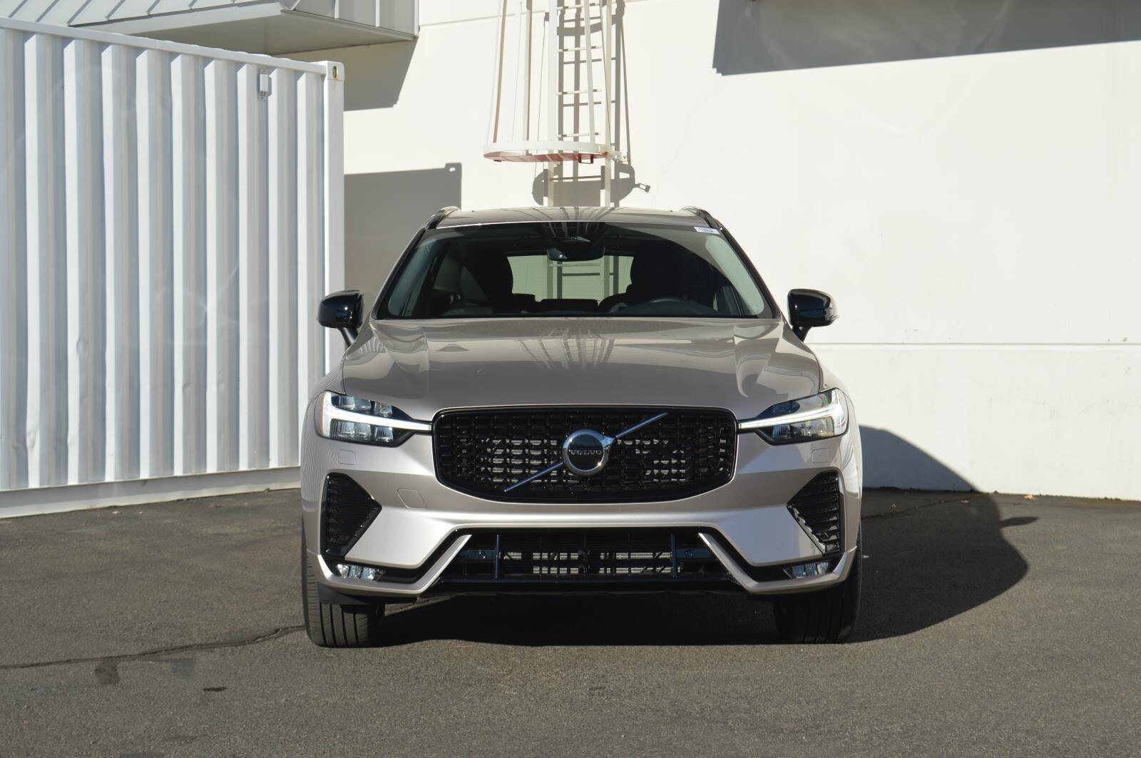 2025 Volvo XC60 B5 Core photo 3